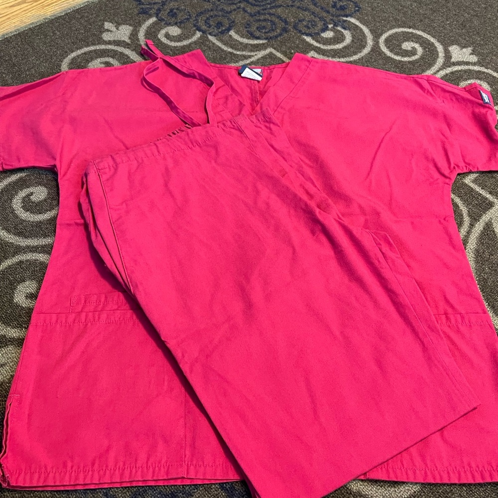 Scrub set
